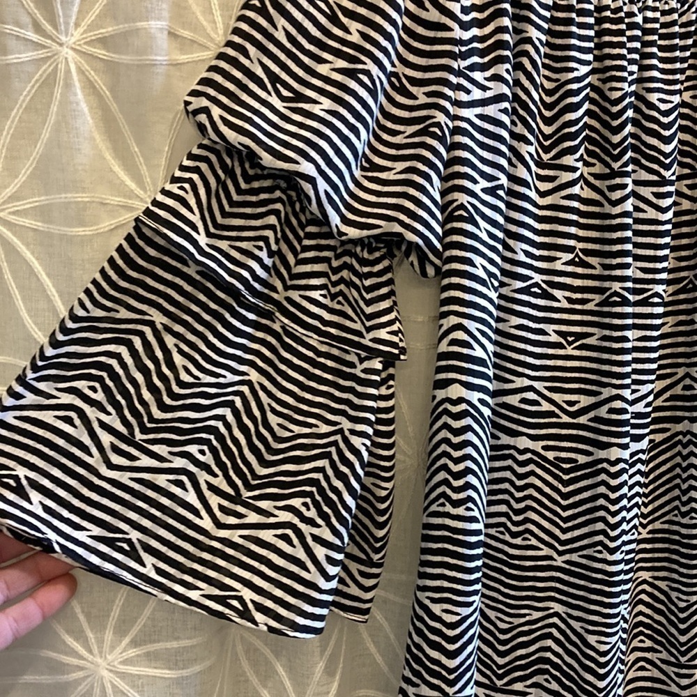 WHBM Aztec Pattern Blouse - Picture 3 of 13